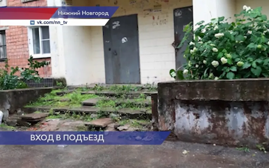 ДУК отремонтировал входную группу в доме №4 по ул. Маршала Рокоссовского после жалобы жильцов в ГЖИ